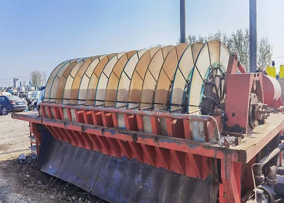 Un buen precio. Capacidad 1.2TPH Filtros de disco cerámico rotativo Diámetro 2600mm Instalación en tierra en línea